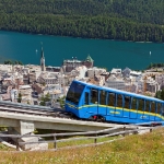 Funicolare per Chantarella con St. Moritz sullo sfondo_ Scorcio sull'hotel Badrutt's Palace e sul lago_ Copyright by ENGADIN St