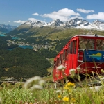 In primo piano la funicolare di Muottas Muragl_ Copyright by ENGADIN St. Moritz By line swiss-image.ch Christof Sonderegger