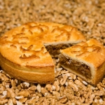 La torta di noci engadinese e una specialita locale confezionata con pasta frolla_ caramello alla panna e noci_ Un classico, fr