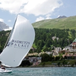 Barca a vela del Badrutt's Palace sul lago di St. Moritz. Copyright by ENGADIN St. Moritz, Marc van Swoll