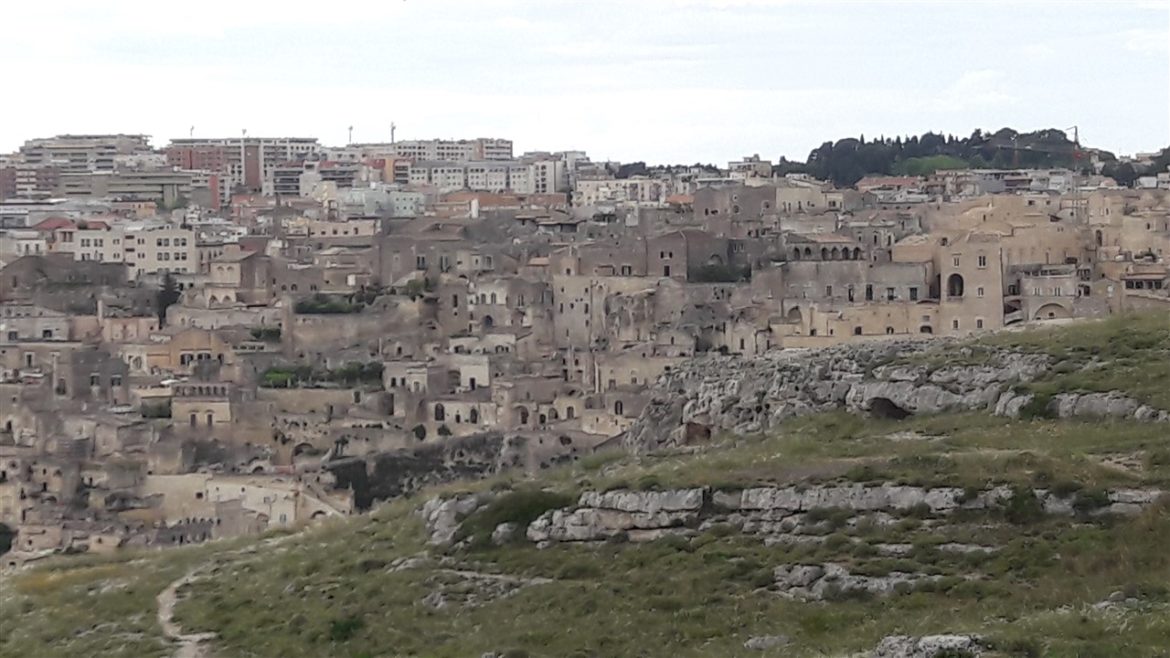 Borgo Valle Rita in una zona verdissima tra Puglia e Basilicata. Una struttura dove relax e gastronomia sono vincenti. A pochi km da Matera capitale europea della cultura