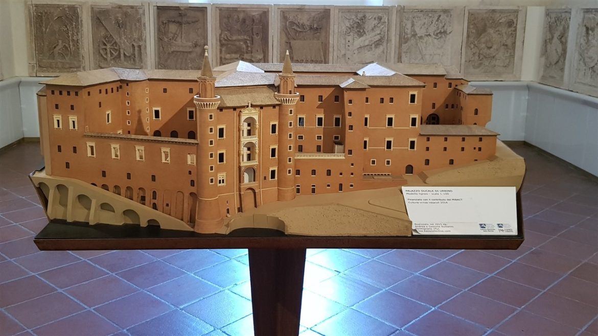 Urbino, storia ed arte nella speciale città delle Marche Patrimonio UNESCO. I tanti studenti che la colorano e l’animano danno armonia e freschezza alla bellezza