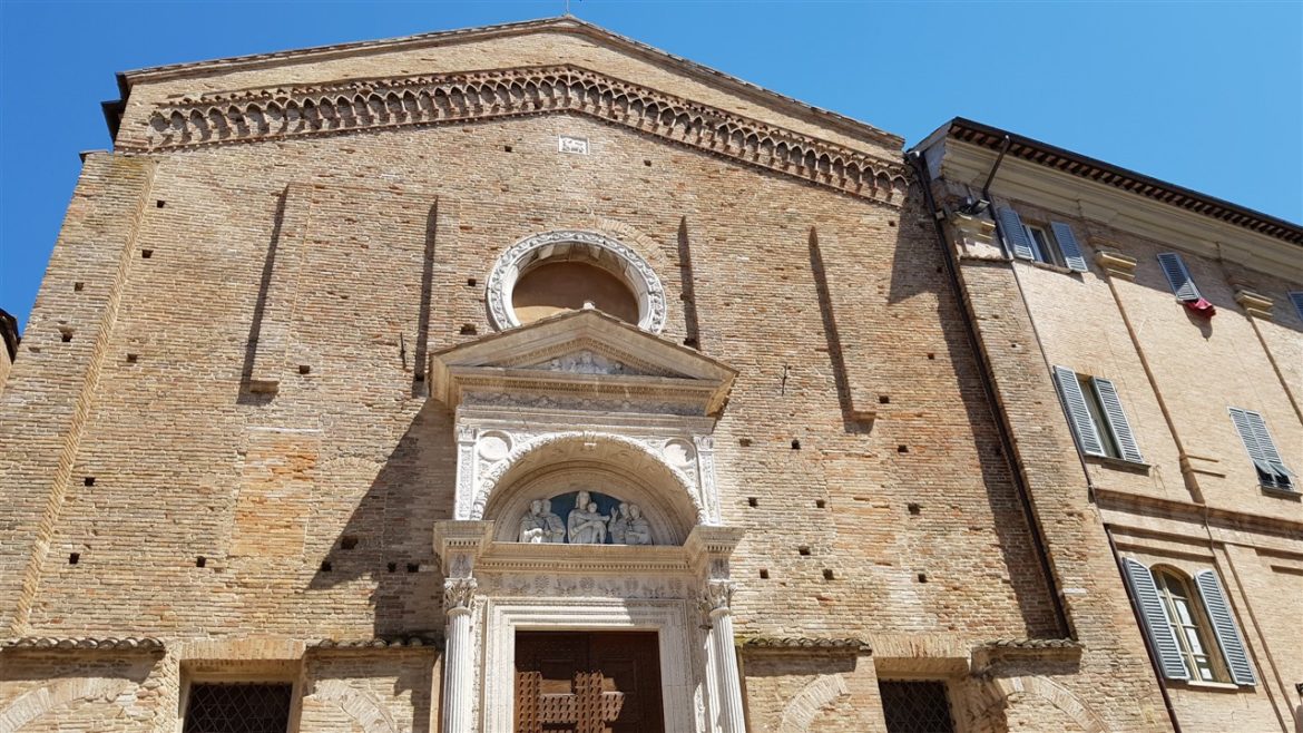 Urbino, storia ed arte nella speciale città delle Marche Patrimonio UNESCO. I tanti studenti che la colorano e l’animano danno armonia e freschezza alla bellezza