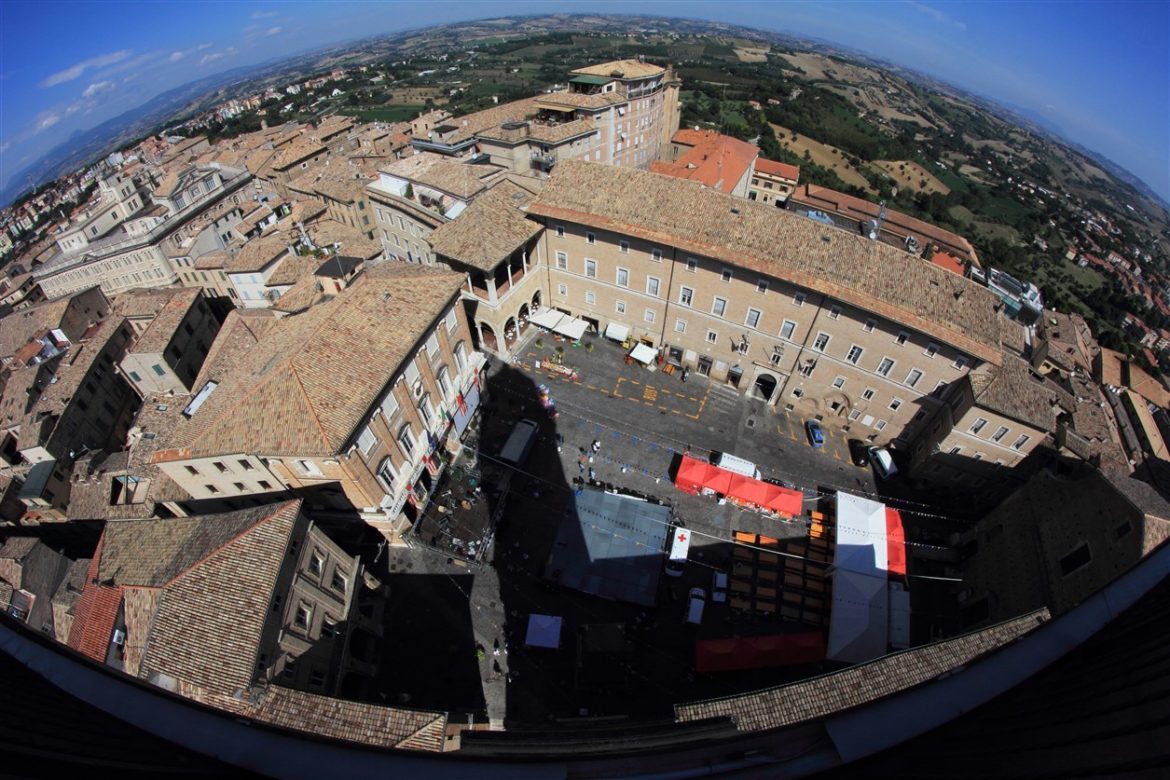 Macerata tra i monti ed il mare