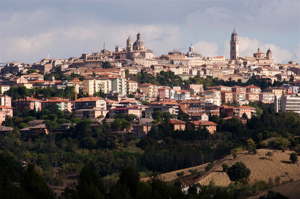 Macerata tra i monti ed il mare