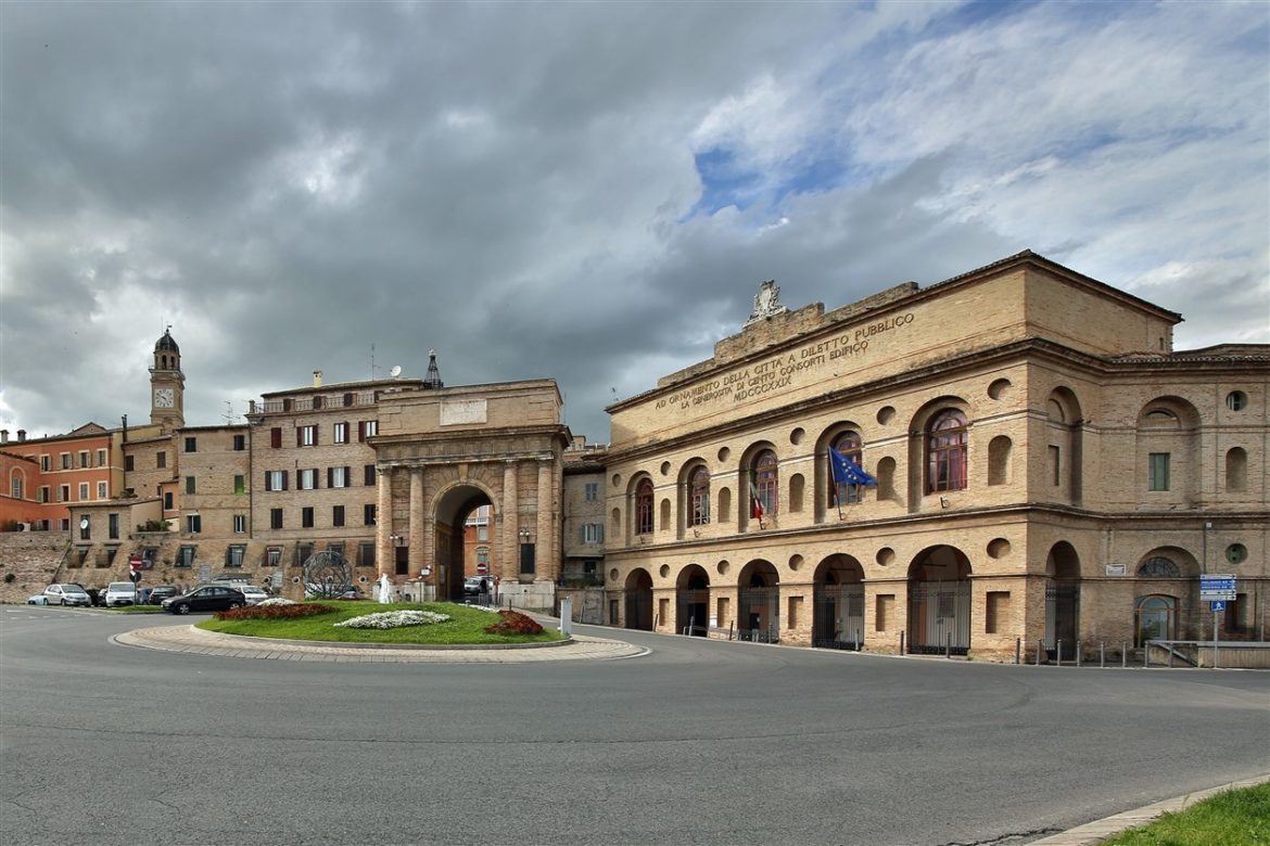 Macerata tra i monti ed il mare