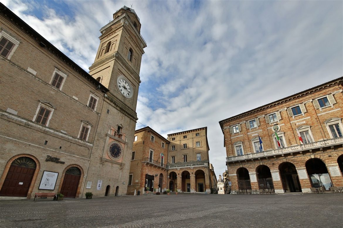 Macerata tra i monti ed il mare