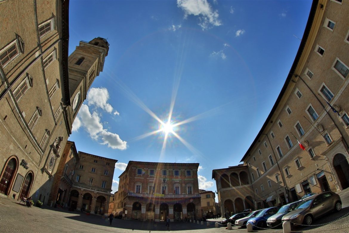 Macerata tra i monti ed il mare