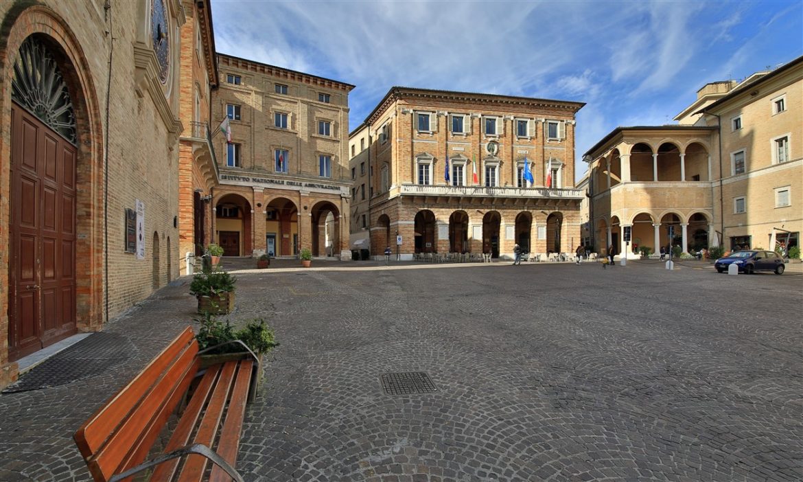 Macerata tra i monti ed il mare