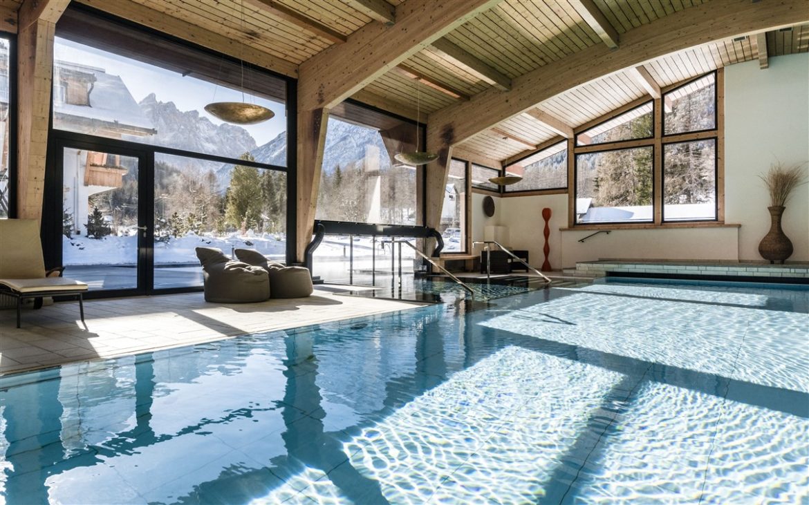 Bad Moos Dolomites Spa Resort, in Alto Adige sconti di fine stagione per una vacanza all’insegna di neve e relax. Direttamente sulle piste da sci e sotto le Cime di Lavaredo in un mondo fatto di eccellenze