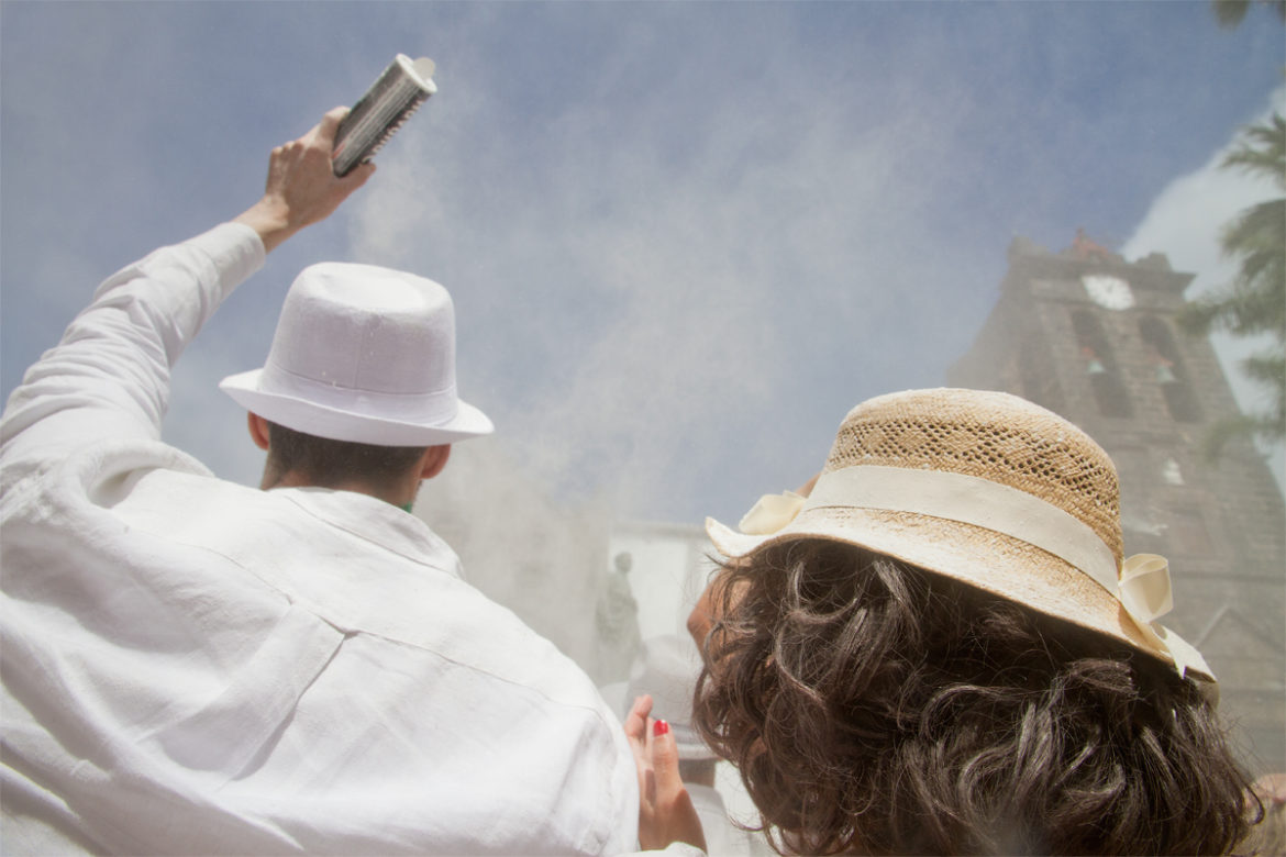 In tutte le Isole Canarie si è già acceso il Carnevale con appuntamenti di vario genere. Santa Cruz de Tenerife ha aperto le danze della festa più colorata dell’anno con sfilate e carri allegorici