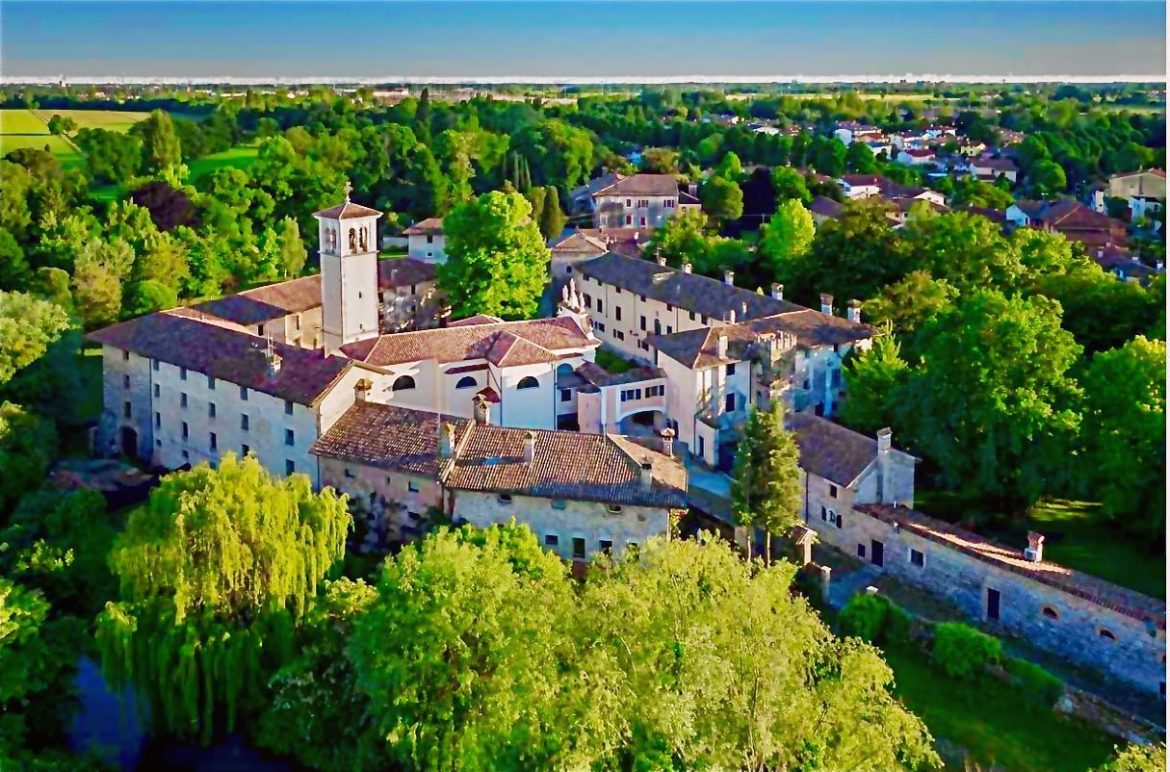 Magici Intrecci Autunnali al Castello di Strassoldo, dal 15 al 17 ottobre. Maestri artigiani e vivaisti di nicchia in un castello friulano
