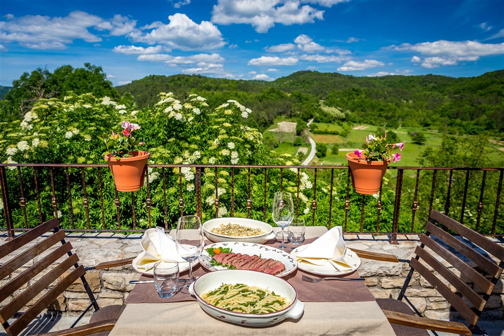 Feste di primavera in Istria: tra asparagi selvatici e vino grandi eventi engastronomici e proposte speciali
